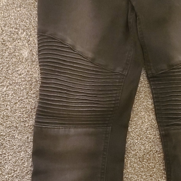 Jeans - Picture 2 of 3